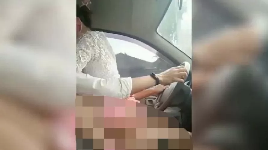 Viral Video Mesum Pakai Baju Adat di Mobil, Ini Kata Polda Bali
